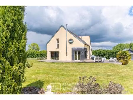 maison d'architecte en pleine verdure
