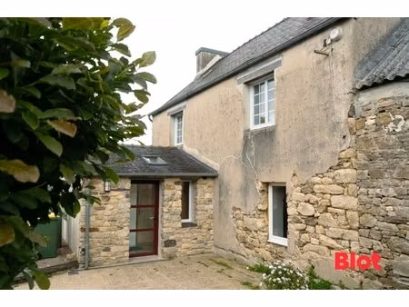 a vendre à lanneuffret - corps de ferme avec maison de 88m² et dépendances