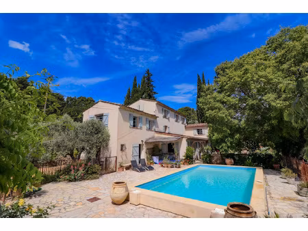 bastide de caractere de 220m2 sur terrain de 2.5 ha avec dep