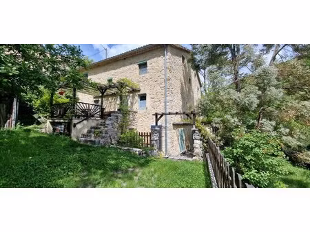 maison en pierre avec gîte  jardin et dépendances