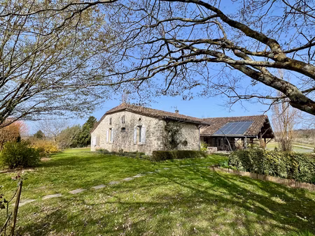 à seulement 15 minutes de villeneuve-sur-lot  dans un environnement campagne particulièrem