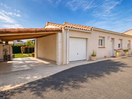 proche limoux 10km- villa moderne avec piscine dans un cadre