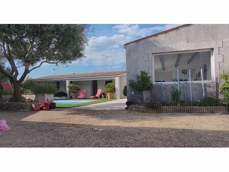 villa de charme avec piscine à marsilly