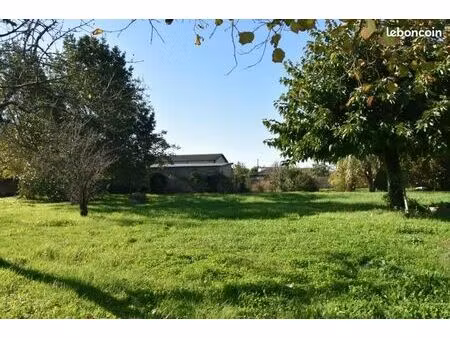 terrain 637 m² margaux
