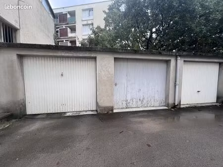 garage/box aubenas