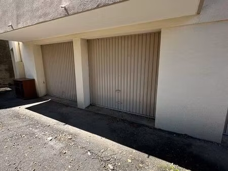 garage / box