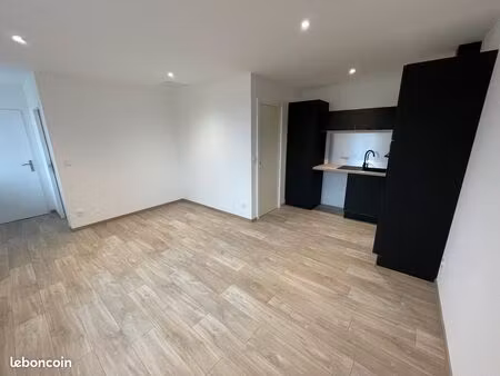 t2 rénové à louer barsac 620 euros