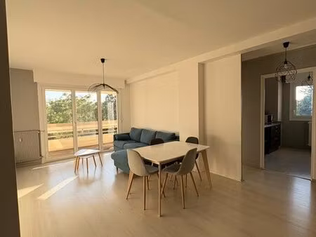 tassin la demi lune - t2 tout équipé de 57m2 avec balcon  parking privé et parc