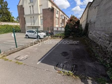 parking de 20 m² à amiens