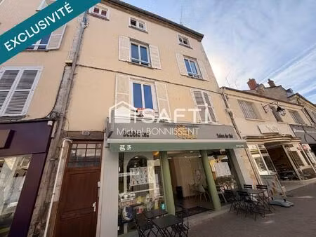 appartement plein centre ville   rue piétonne   proximité de la place gordaine.