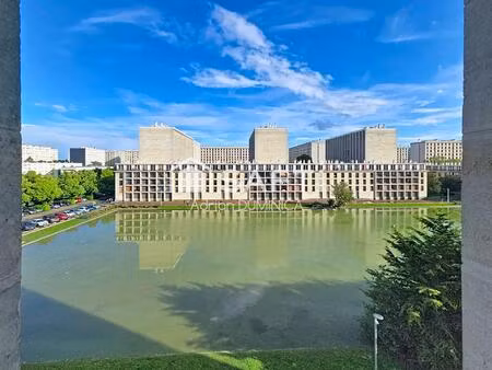 appartement avec belle vue dégagée sur plan d'eau