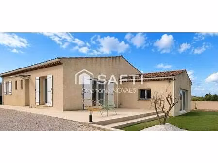 maison 4 faces de plain-pied d'environ 120 m²  édifiée sur une parcelle de 690 m²  offrant