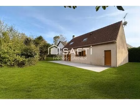 maison de 104 m²  6 pièces  4 chambres  terrain de 879 m²