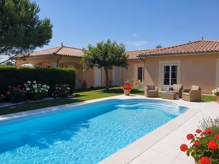 plassac. villa contemporaine vue estuaire. 7 pièces dont 5 chambres. piscine. double garag