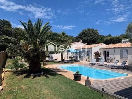 rare villa avec piscine de 205m2 à 50m de la plage