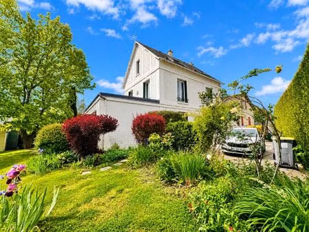 vaste et belle maison de plus de 200 m² sur une parcelle de 1000 m²