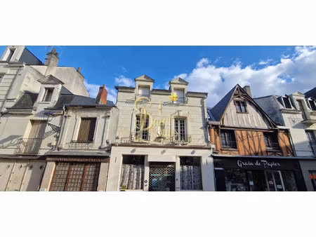 petit immeuble avec boutique et appartement en triplex