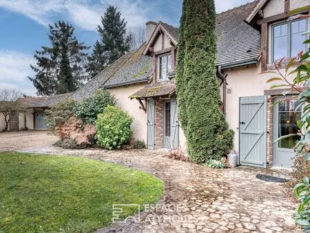 propriété avec piscine et parc au pied de la loire