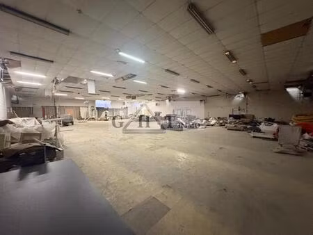entrepot 830 m² + 400 m² de bureau au chatelet en brie