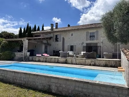 grande maison avec piscine