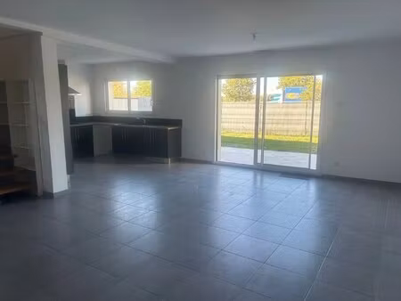 maison de 2018 d'environ 120 m²