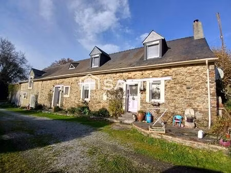belle maison en pierres rénovée avec 4 chambres  8 hectares de terre et 2 bâtiments agrico
