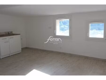a vendre centre ville flayosc studio 19m2 vue campagne