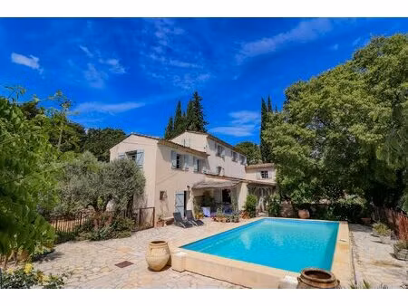 bastide de caractere de 220m2 sur terrain de 2.5 ha avec dependances