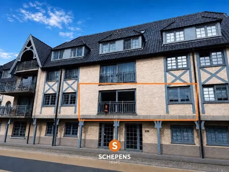 lichtrijk appartement op wandelafstand van winkels en openbaar vervoer.