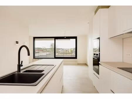 ruim doorzonappartement nabij het centrum