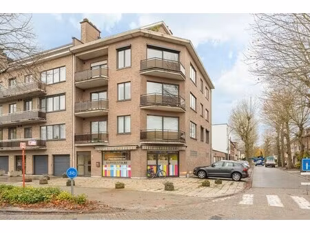 commercieel hoekpand over klina