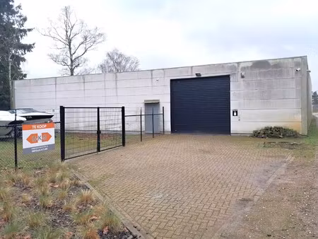 ruime multifunctionele werkplaats / magazijn met buitenruimte in essen