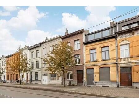 opbrengsteigendom met 3 appartementen