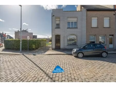 te renoveren woning met zicht op de jachthaven – rustige ligging aan de stadsrand