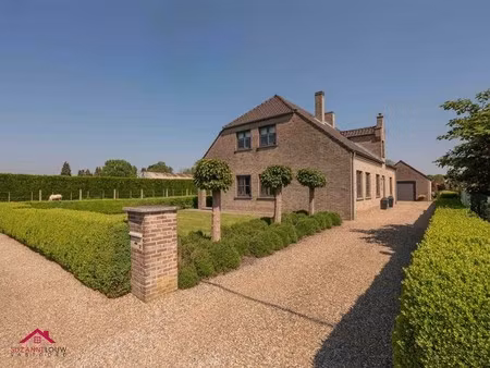 charmante vrijstaande woning met sfeervol aangelegd terras