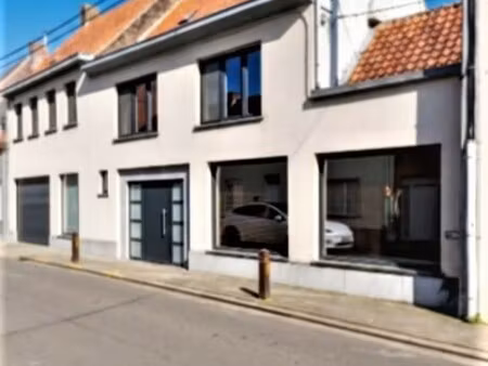 charmante gerenoveerde woning met 3 slpk en 2 garages