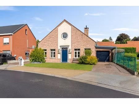 ruime woning met 4 slpks  2 bdks  garage en tuin