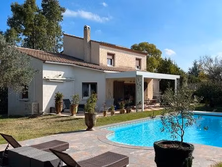 maison . 5 pièces . 140 m²