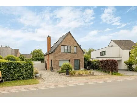 charmante gezinswoning met 2 slaapkamers gelegen te sint-pauwels (600m²)
