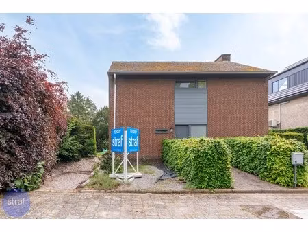 villa met 4 slaapkamers en zuidtuin in doorlopend straatje