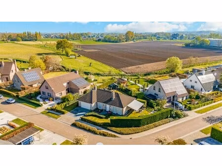 bungalow met 3 slks op topligging