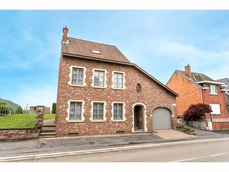 ruime woning met naastgelegen bouwgrond en loods
