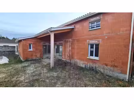 vente maison 5 pièces 148.7 m² à cezac (33620)  190 000 €