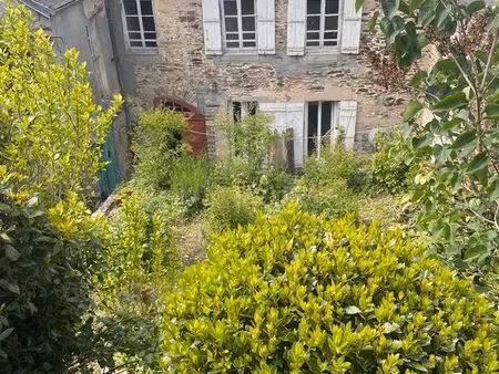 petite maison de caractère avec jardin
