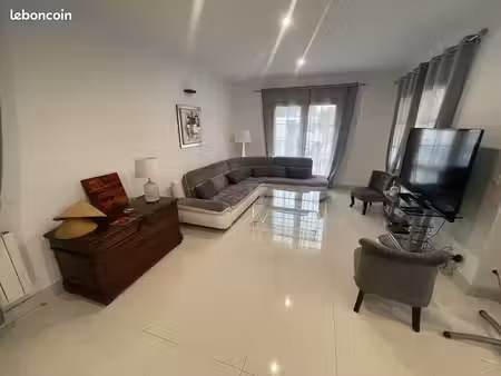 location maison mitoyenne meublée avec piscine/jaccuzi intérieurs