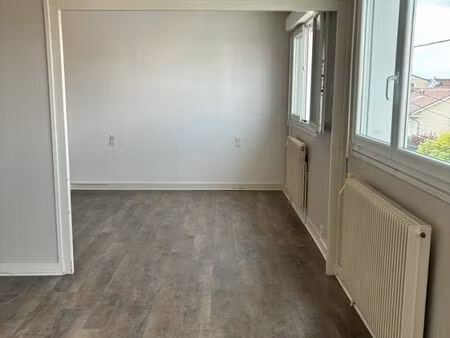 t3 lumineux avec box dans résidence calme