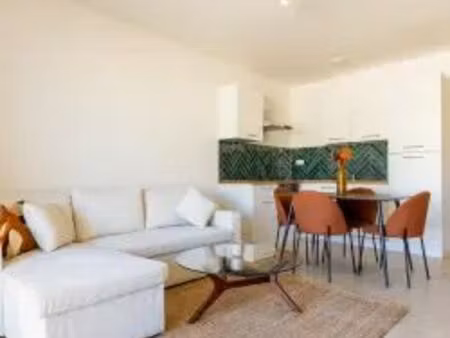 a louer marseille 13005 la timone type 3 meublé rénové à neuf avec terrasse