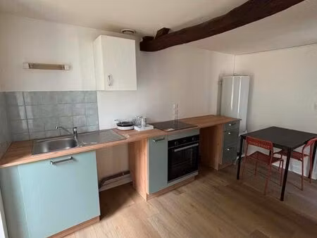 appartement t2 - centre ville de sainte maure