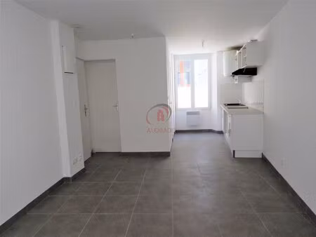 location appartement 1 pièce 22m² signes 83870