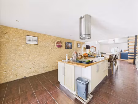 vente maison 5 pièces 162 m² montlieu-la-garde (17210)